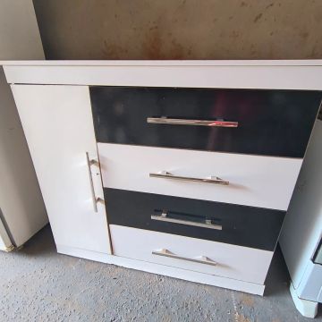 Cômoda MDF/Entrego 