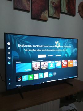 Smart TV 4K com controle remoto