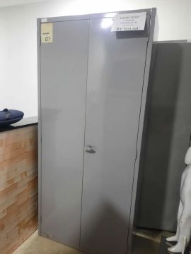 Armário de Aço Comercial 2 Portas usado em bom estado