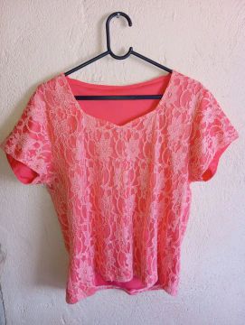 Blusa de renda rosa