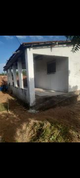 Vendo ou troco casa com 2 quartos em ótima localização