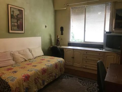 Quarto em Copacabana Amplo, Mobiliado, ambiente familiar e seguro