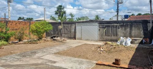 Vende-se esta casa em fase de acabamento 