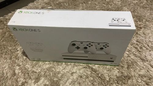 Xbox one s 1t com 1 controle 