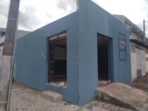 Sala comercial no sítio cercado 