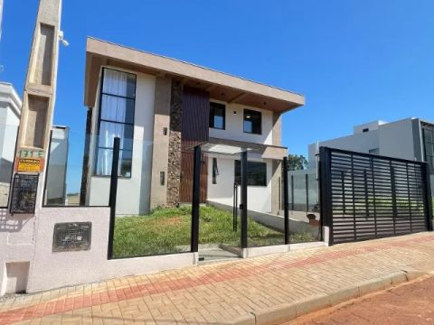 Casa com piscina com borda infinita