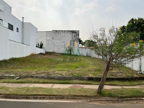 Excelente Terreno no Condomínio Monte Carlo