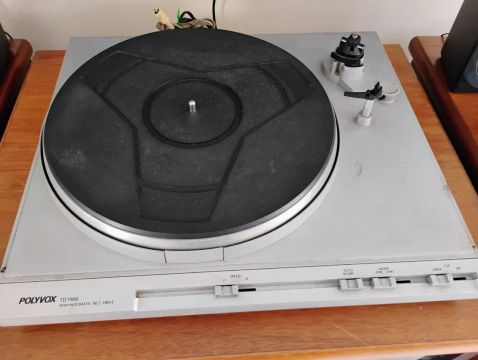Toca-discos Polyvox TD 1900 Semi-Automático