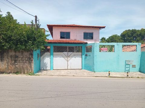 2 casas terreno e primeiro andar à venda em ótima localização