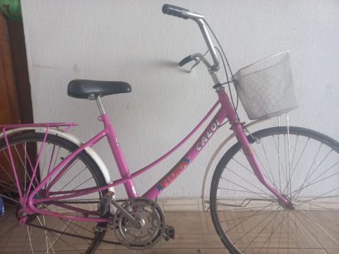 Bicicleta  Caloi flora com cestinha