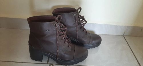 Bota marrom cano curto - Coturno feminino