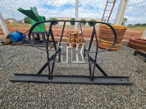 cod.825 - Parachoque para Trator Massey Ferguson - TK Tratores Nova Andradina - MS