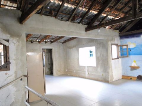 Prédio no bairro Farroupilha, com 130,67 m², apartamento duplex com entrada independente, 