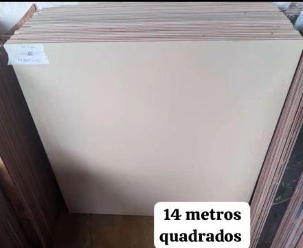 14 metros quadrados de piso cerâmico