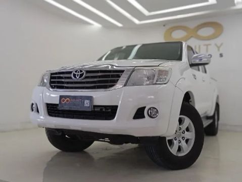 Hilux SRV 2015 2.7 4x2 Flex Automático, Bancos em Couro, Multimídia de Único Dono
