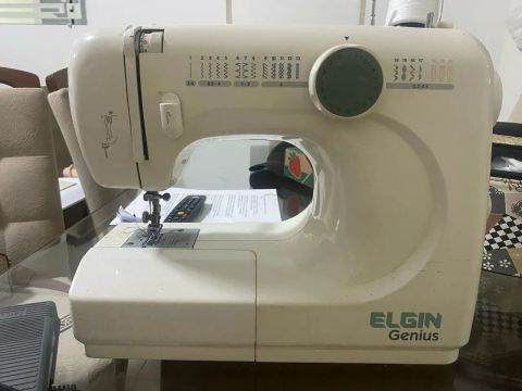 Máquina de Costura Elgin Genius