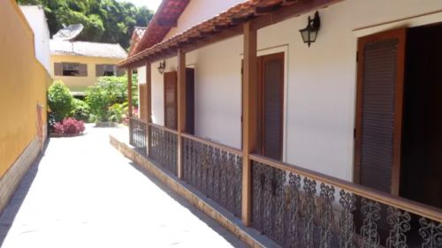 Casa Corrêas  em ótimo local. Uso Residencial ou Comercial
