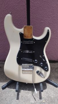 Corpo stratocaster Squier II completo ( Somente Venda )