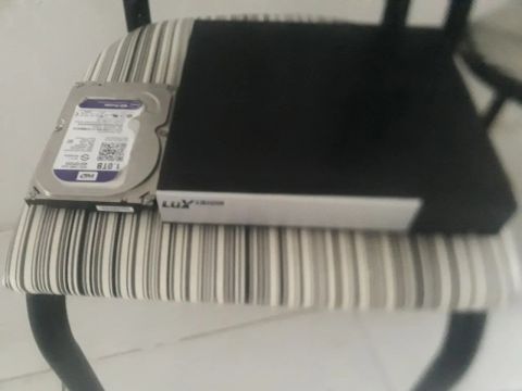 Dvr 8 canal HD 1tb bem conservado 