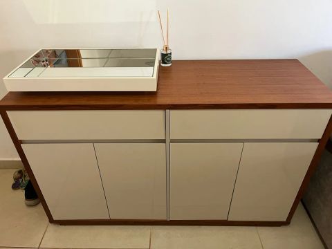 Buffet com 4 Portas e 2 Gavetas 