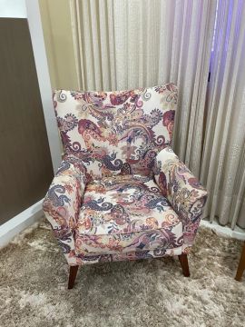 Poltrona Floral Confortável