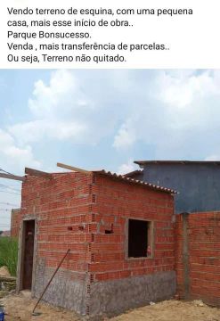 Terreno de esquina com casa em construção