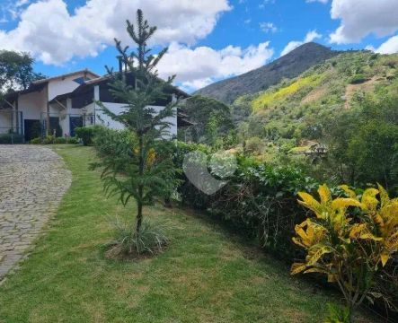 Casa com 4 quartos à venda, 354 m² por R$ 2.450.000 - Nogueira - Petrópolis/RJ