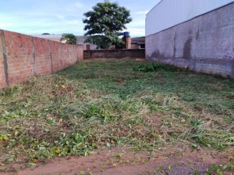 Terreno a venda 270m² - com água, energia, esgoto e asfalto