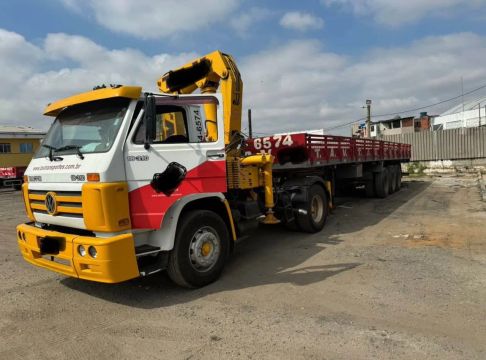 Mercedes Titan 18310 com munck 
