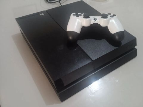 Ps4 + 1 Controle