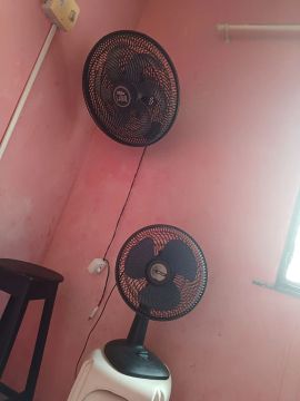 2 ventiladores em bom estado de conservação 