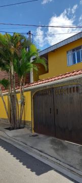 Vendo ótima casa em Campo grande próximo a estrada Rio são Paulo com 4 quartos ,3 banheiro