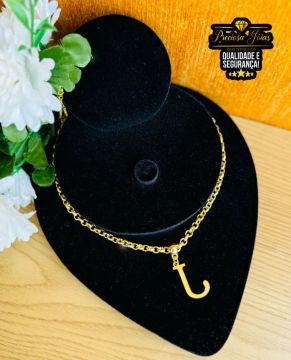 Colar com pingente em ouro 18k