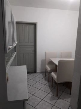 Casa muito conservada - 2 quartos 