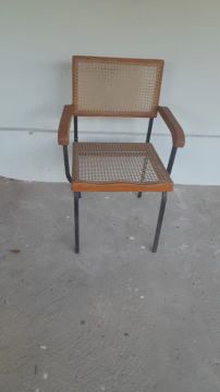 Cadeiras antigas com detalhes em palhinha com braço!