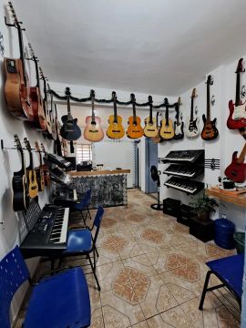 Violões, Teclados, cavaquinhos etc ESCOLA completa em funcionamento