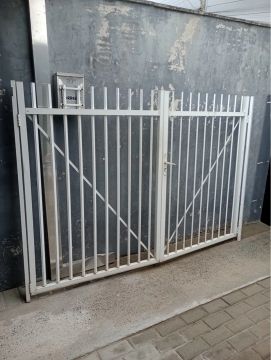 Portão de alumínio branco - Usado em bom estado.
