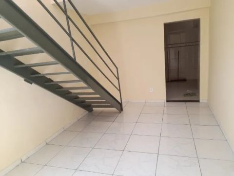 Vendo Apartamento Duplex na 25 de Agosto em frente ao Hospital Caxias D'Or 
