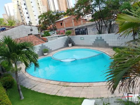 Apartamento semimobiliado e todo projetado com 3 quartos para locação na Varjota - AP72342