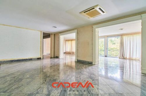 Casa com 5 quartos e 5 vagas à venda no Jardim Los Angeles