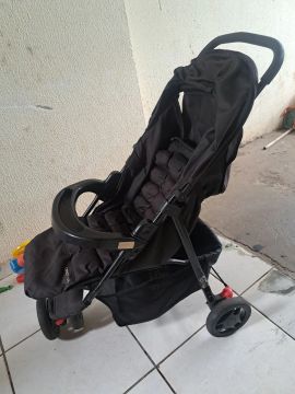 Carrinho de bebê  semi novo 