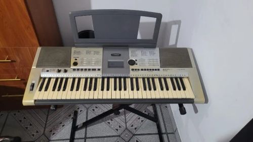 Teclado Yamaha PSR E403 à Venda!