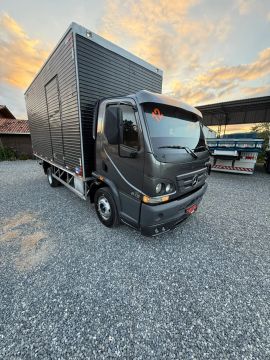 MB Accelo 815 bau 5,50 