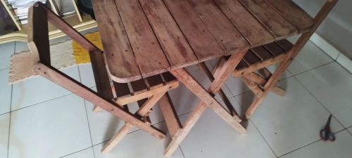 Mesa e Cadeiras de Madeira para Área Externa