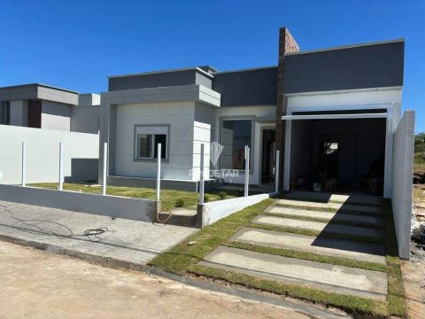 Linda casa com 2 dormitóorios com suíte