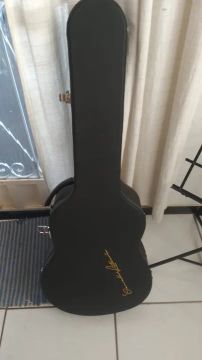 Case (Estojo) de Violão Clássico - Novo - Carvalho Lutheria - preto e interior vermelho.