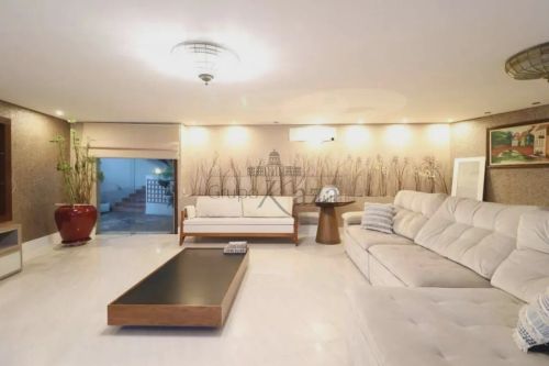 Casa em Condomínio - 4 Dormitórios - 759m².