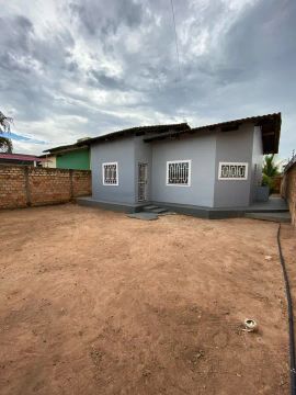 Aluga-se ótima casa no bairro Cidade Satélite 