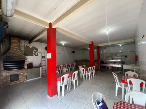 Casa duplex com ponto comercial para vender 