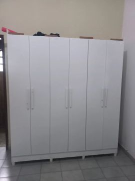 Guarda roupa de 6 portas branco